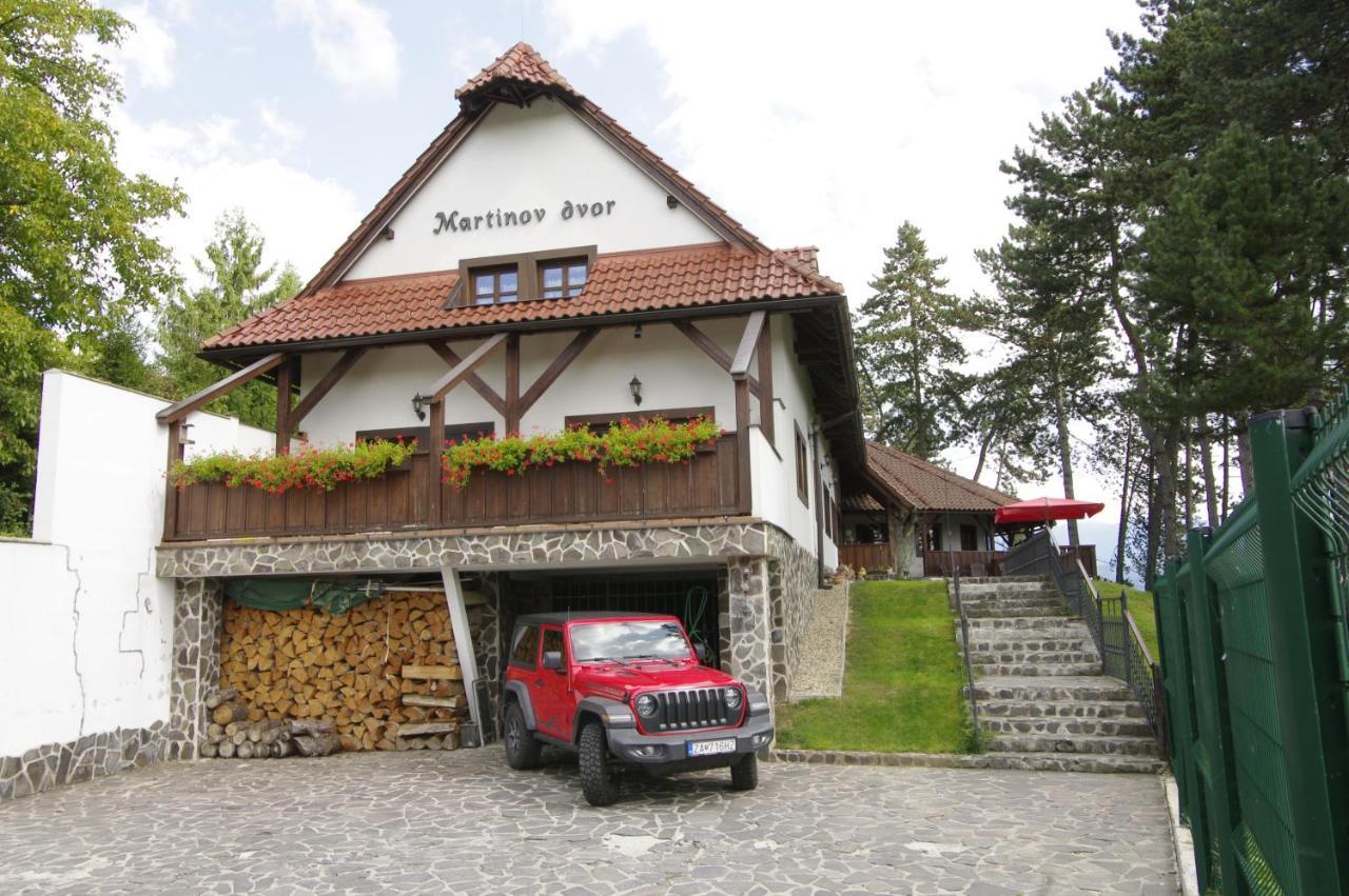 Penzion Martinov Dvor Žilina Exteriör bild